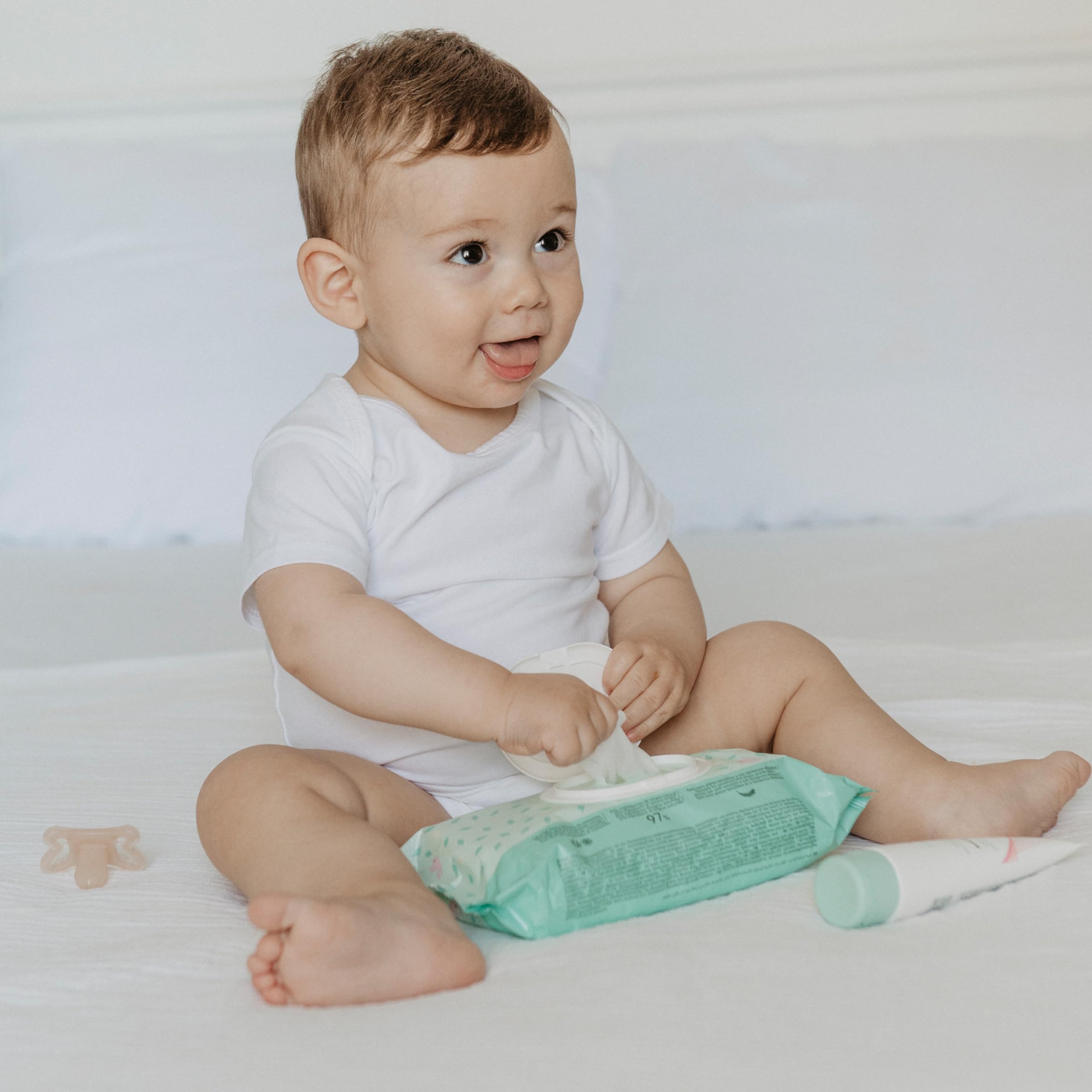 suavinex-pack-60-toallitas-h-medas-dermohidratantes-0-meses-con-aloe-vera-y-camo image 4