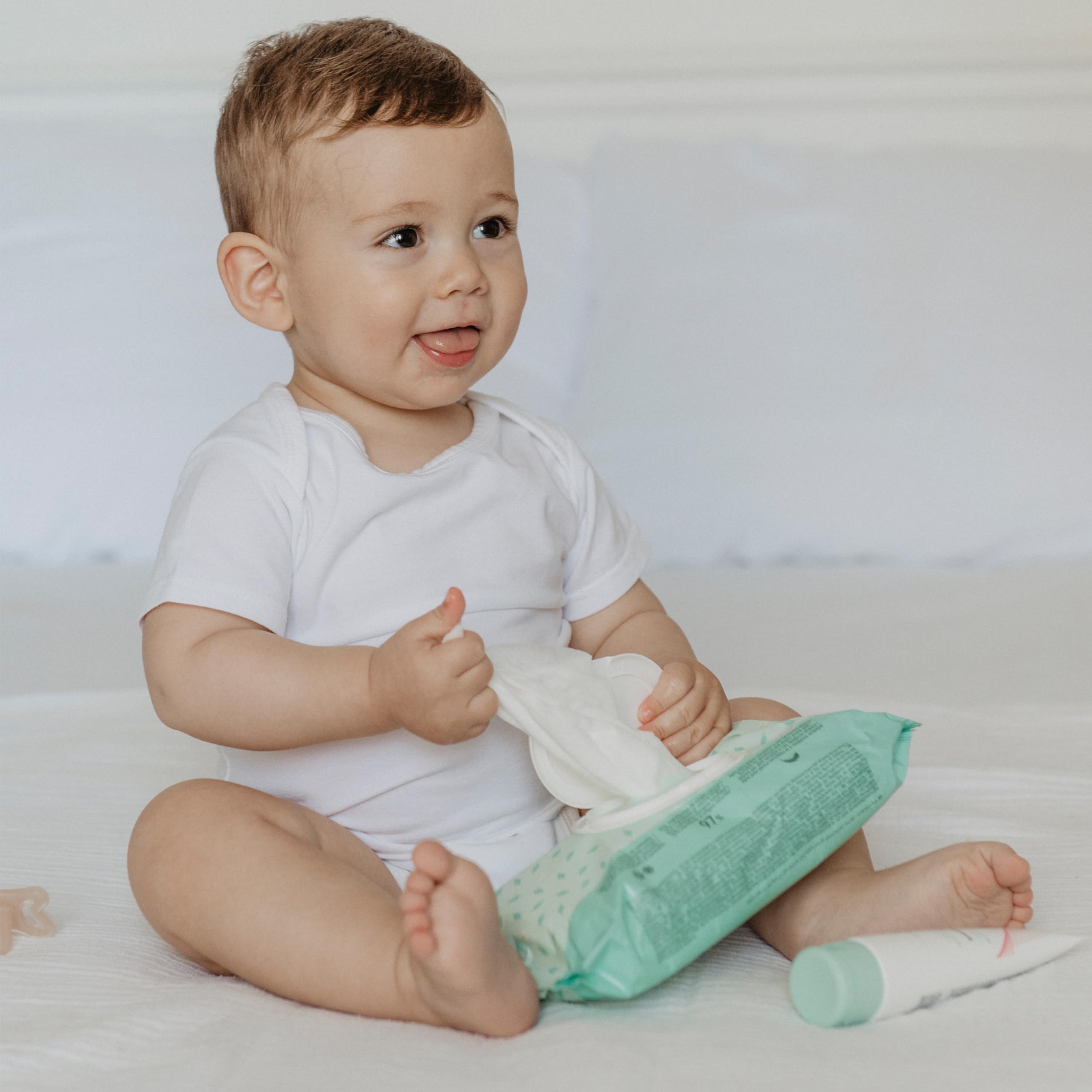 suavinex-pack-60-toallitas-h-medas-dermohidratantes-0-meses-con-aloe-vera-y-camo image 3