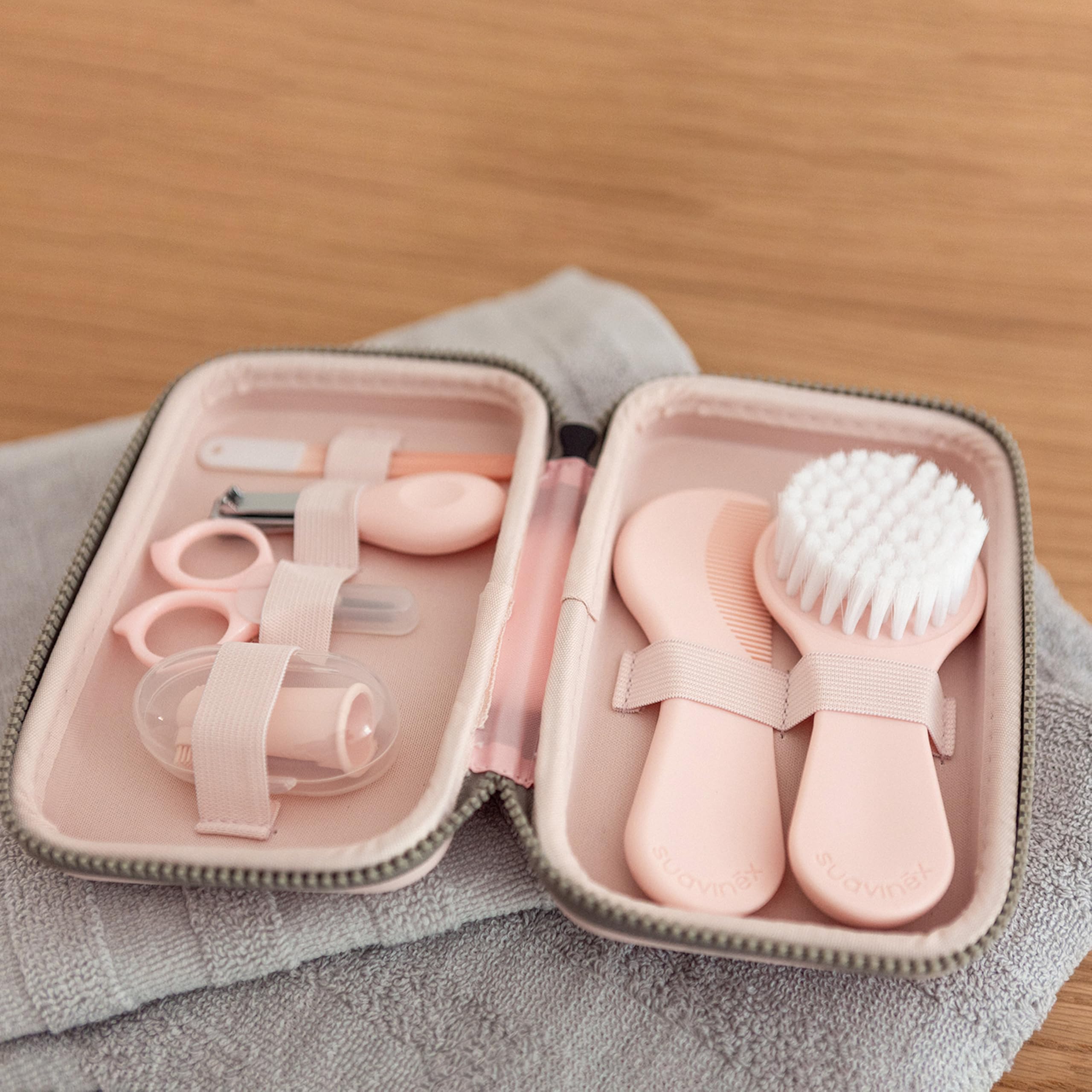 suavinex-neceser-set-manicura-beb-0m-6-piezas-cepillo-peine-cepillo-dental-de-si image 5