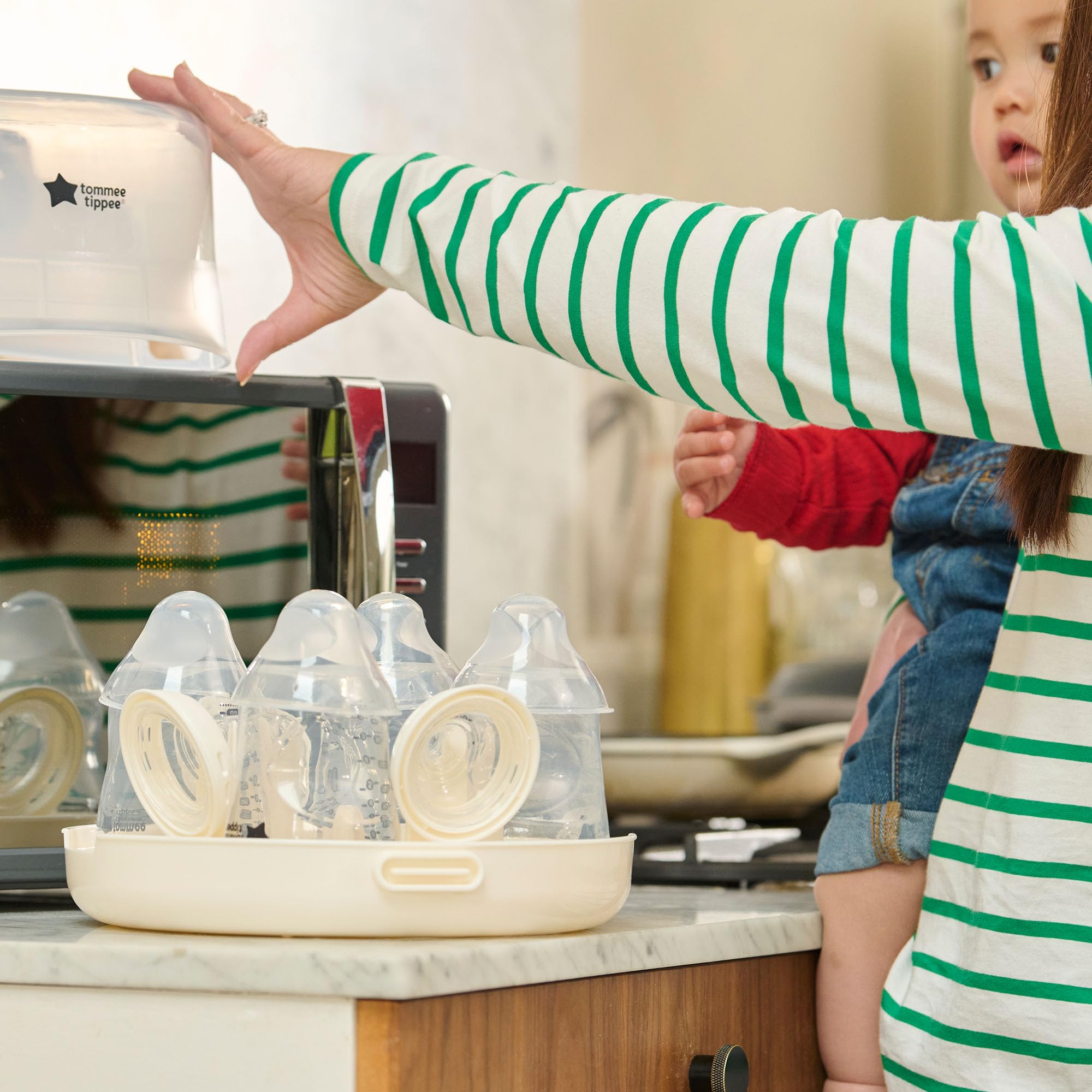 tommee-tippee-esterilizador-de-vapor-para-microondas-4-biberones-en-4-minutos-el image 3