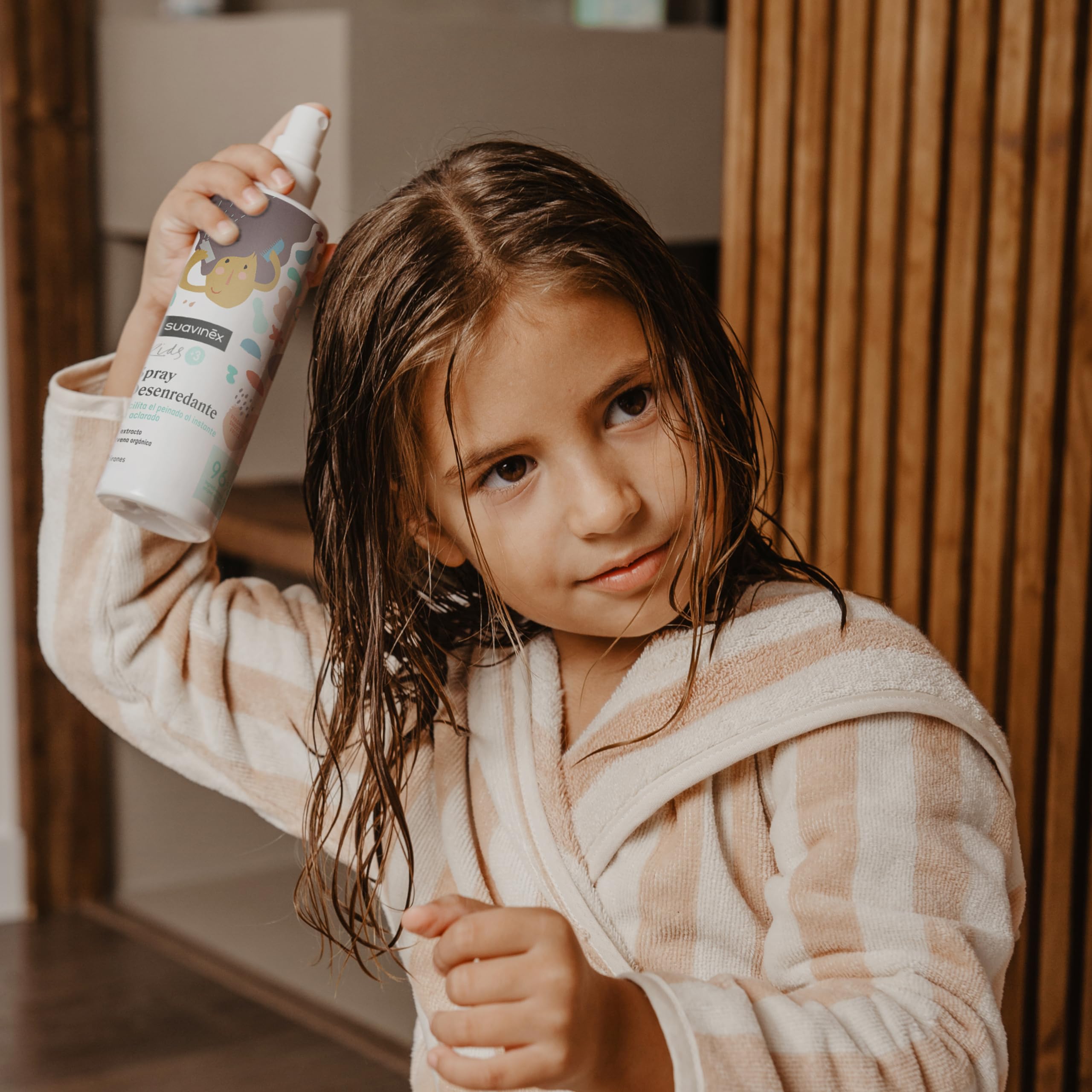 suavinex-spray-desenredante-pelo-sin-aclarado-250-ml-para-ni-os-y-ni-as-de-3-a-1 image 2