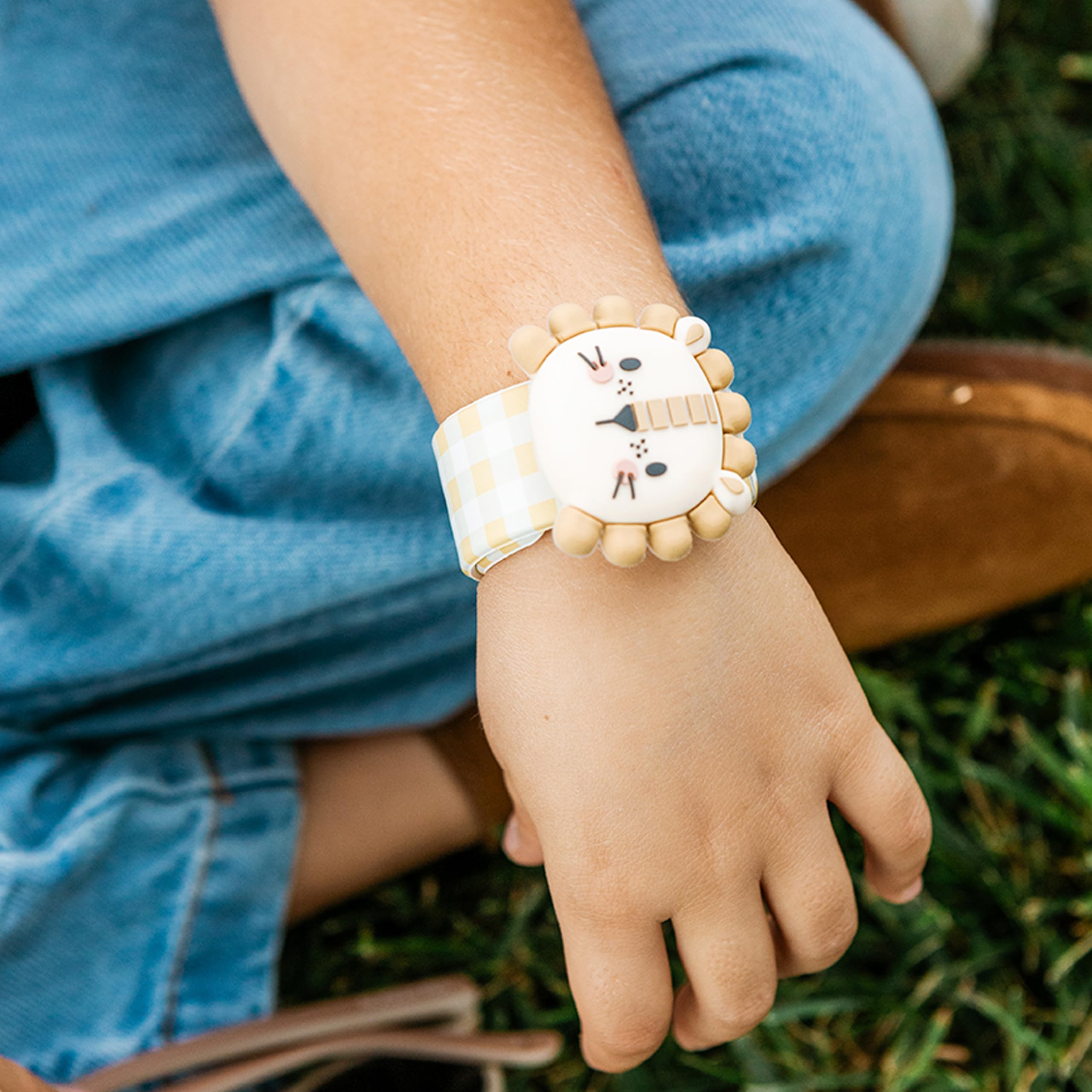 suavinex-pulsera-de-citronela-con-aceites-esenciales-dise-o-le-n-2-recambios-has image 2